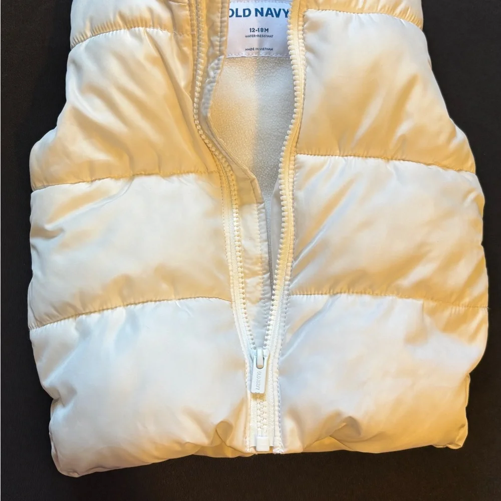 Old Navy White Puffer Vest baby 12-18 months